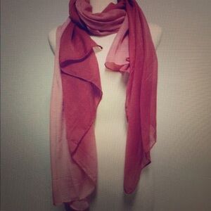Pink ombré scarf.